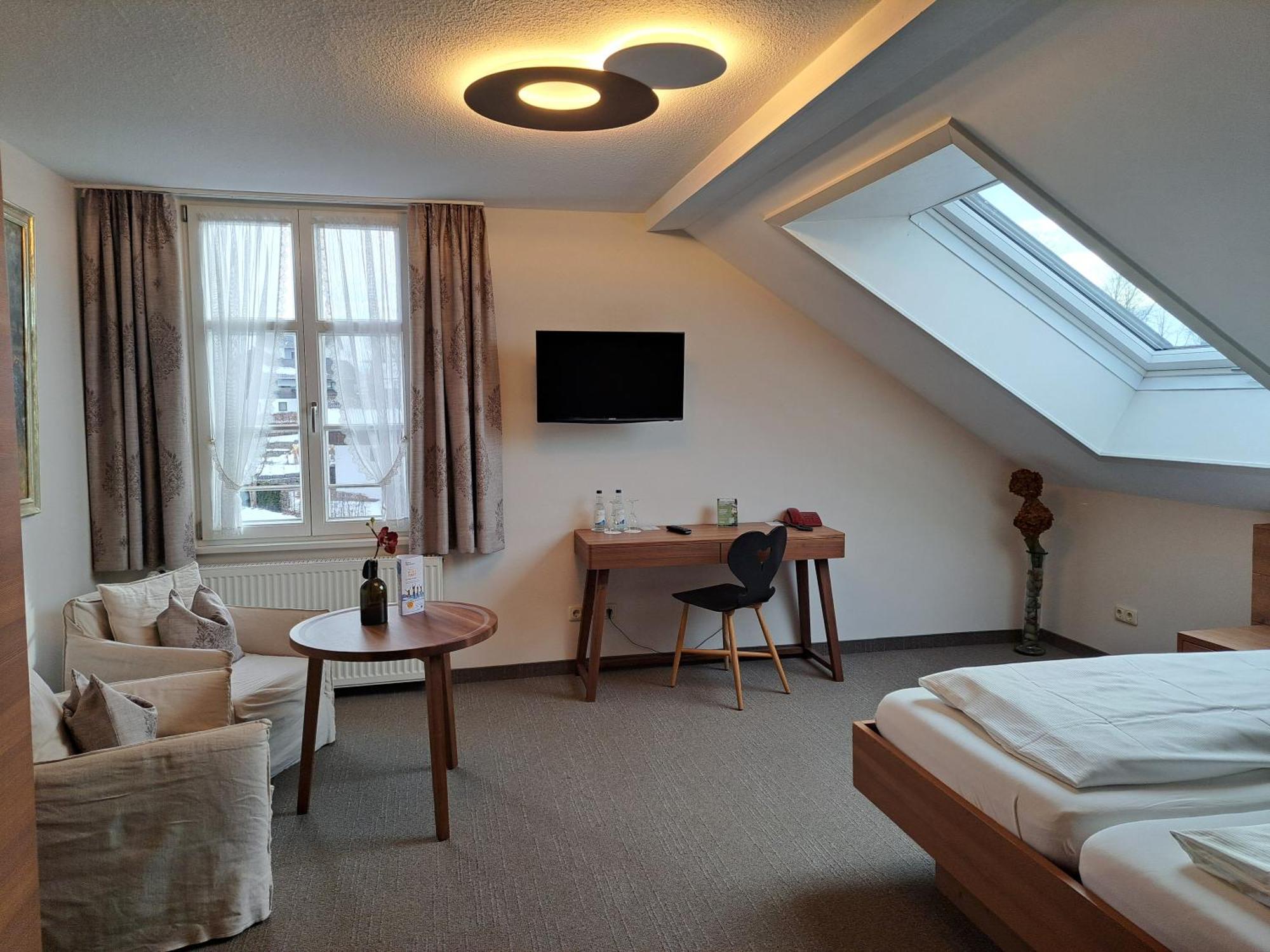 Landgasthof Roessle - Beim Kraeuterwirt オーバーシュタウフェン エクステリア 写真